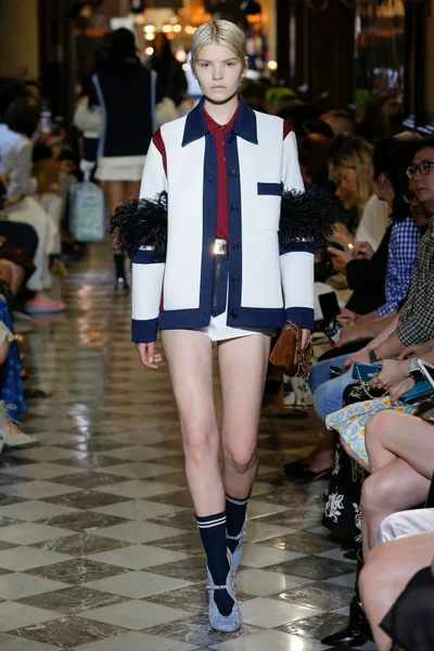 Look 8